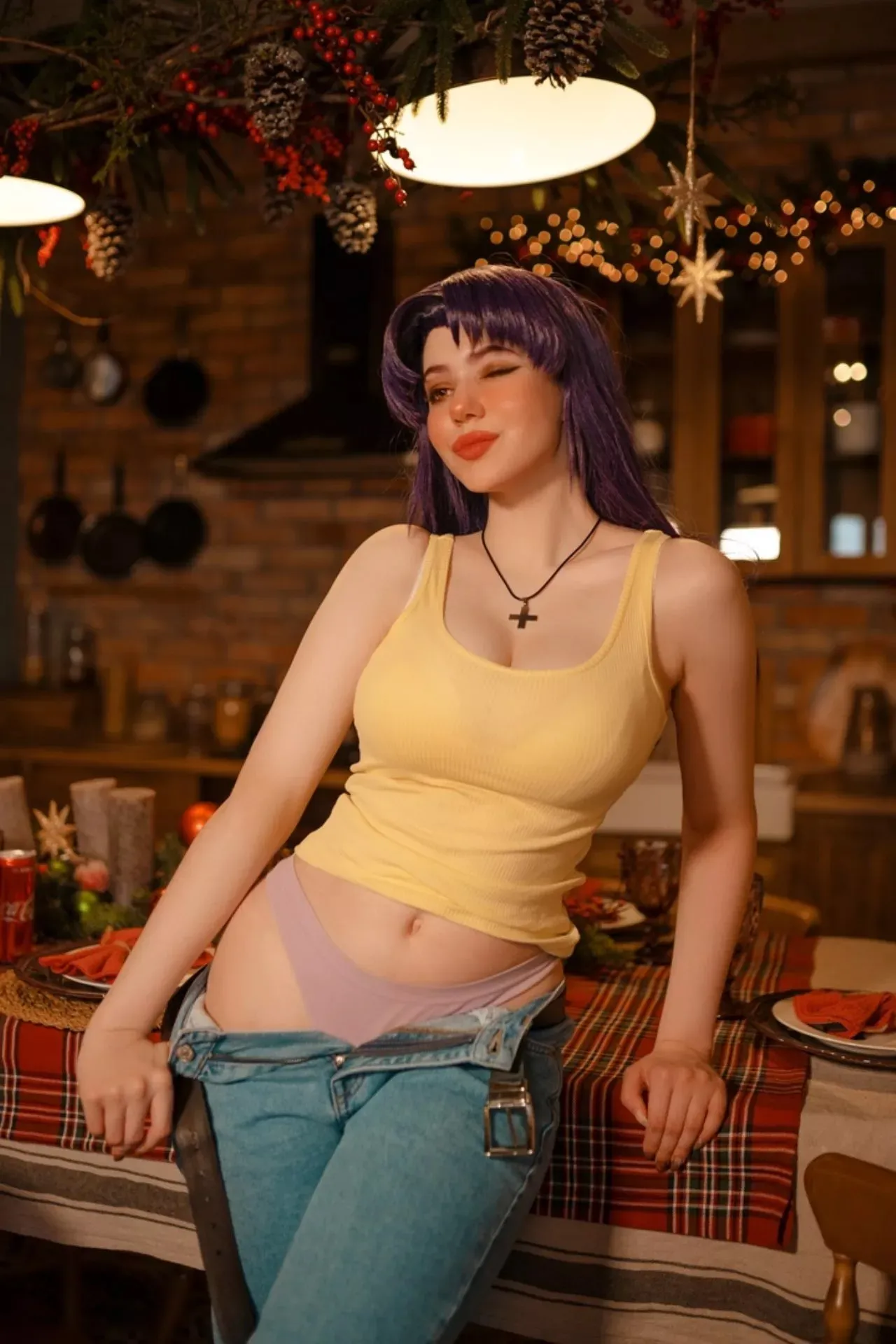 Alina Becker Cosplay Misato Katsuragi – Khi Vẻ Đẹp Gợi Cảm Gặp Thần Thái Lạnh Lùng