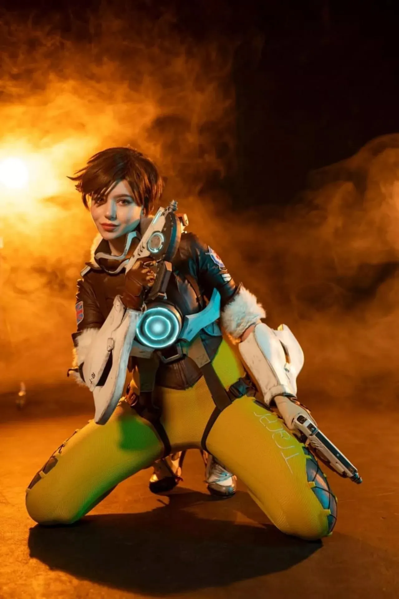 Bùng nổ nhan sắc cùng Alina Becker trong bộ ảnh cosplay Tracer Overwatch siêu cuốn hút