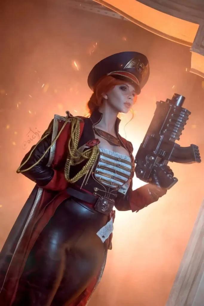 Bùng Nổ Với Cosplay Commissar Đầy Quyền Lực Của Oichi Trong Warhammer