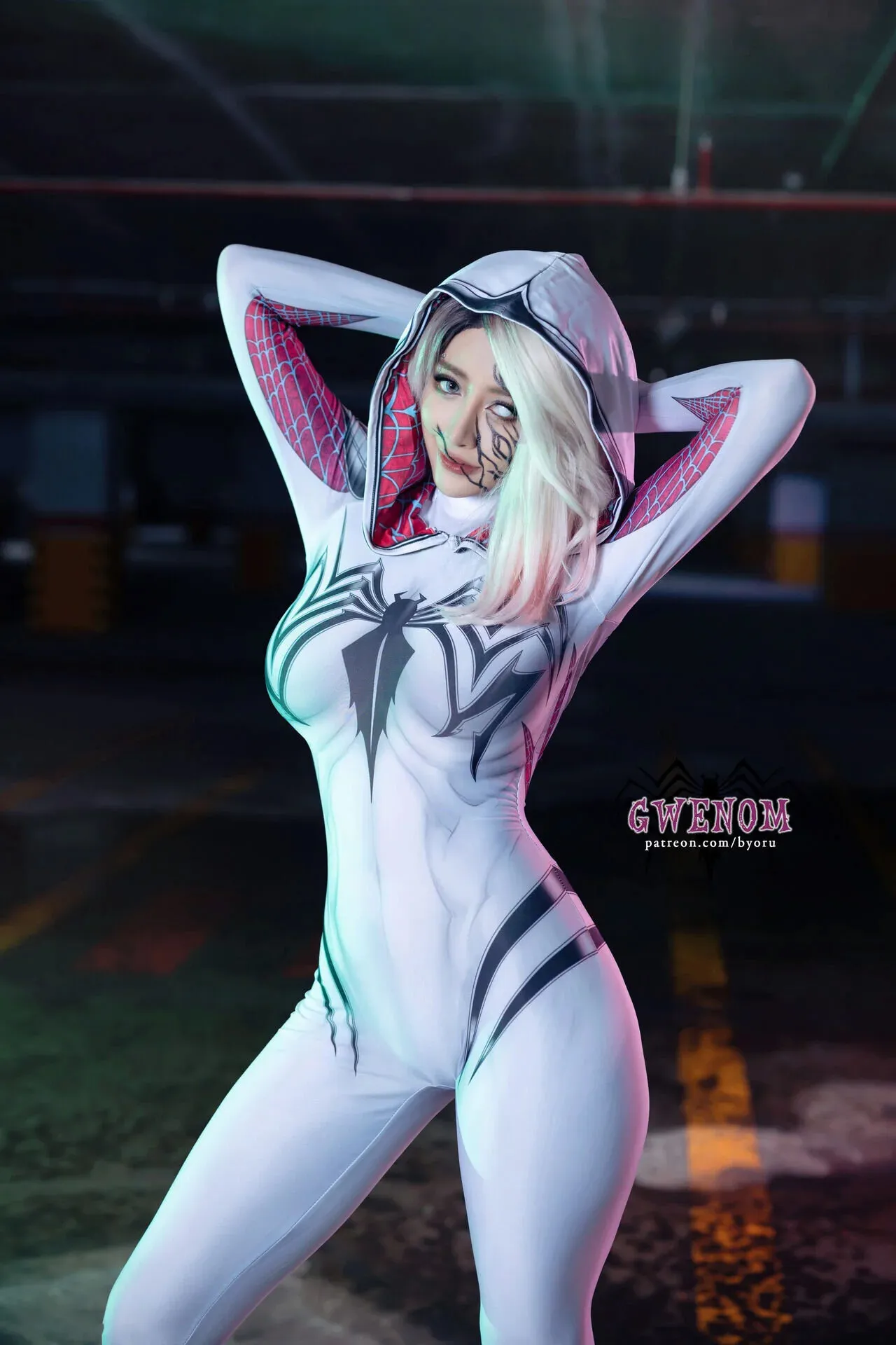 Byoru Đốt Mắt Fan Với Màn Cosplay Spider-Gwen Gợi Cảm & Đầy Thần Thái