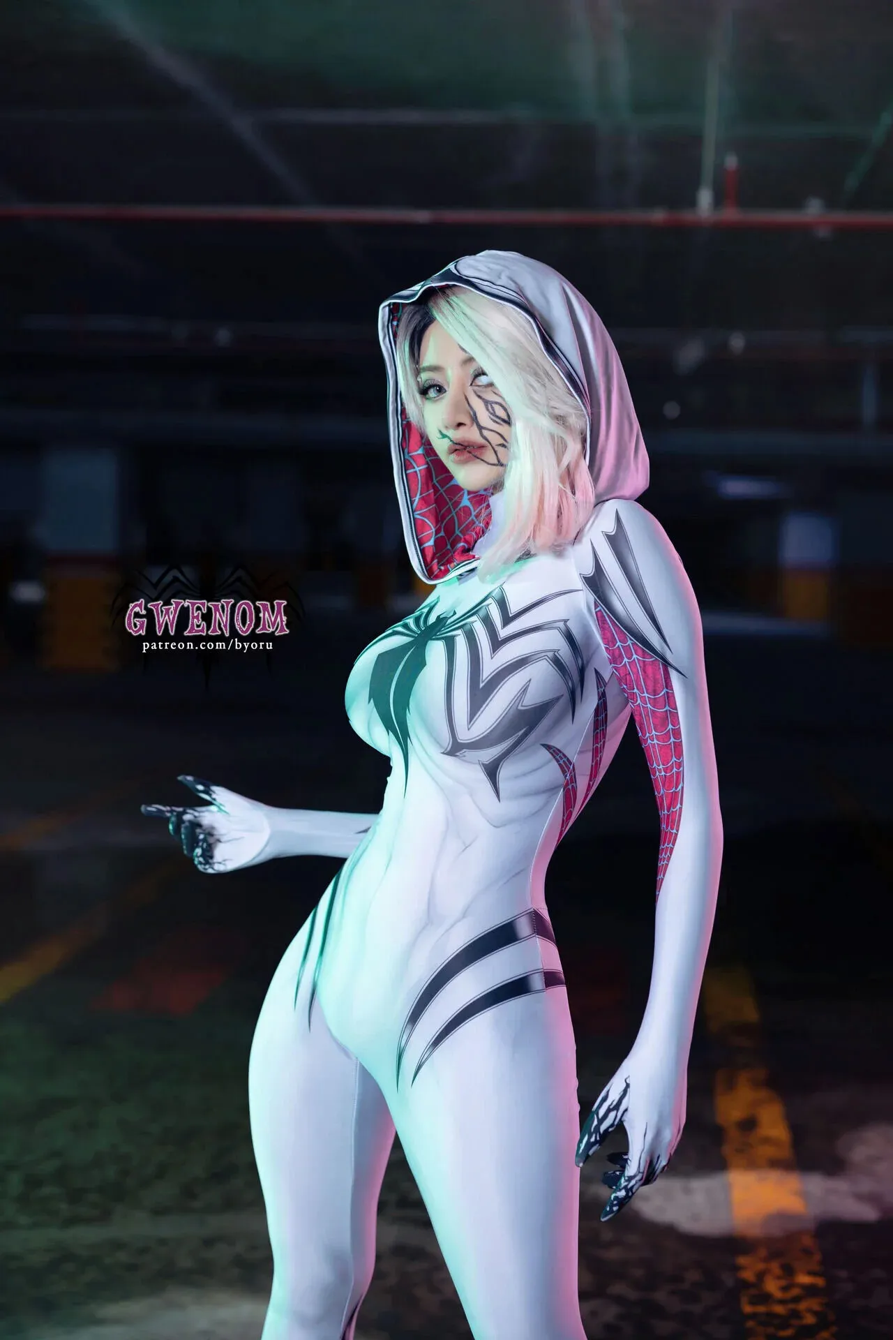 Byoru Đốt Mắt Fan Với Màn Cosplay Spider-Gwen Gợi Cảm & Đầy Thần Thái