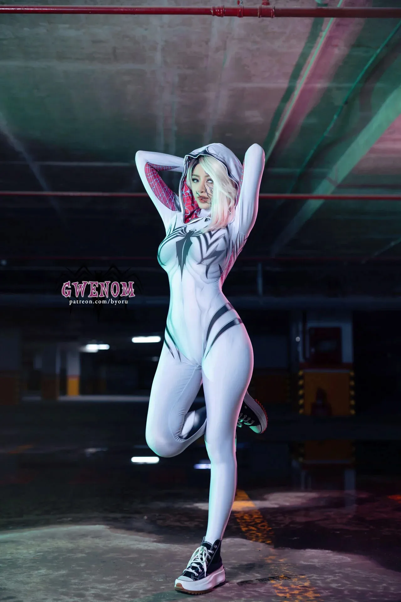 Byoru Đốt Mắt Fan Với Màn Cosplay Spider-Gwen Gợi Cảm & Đầy Thần Thái