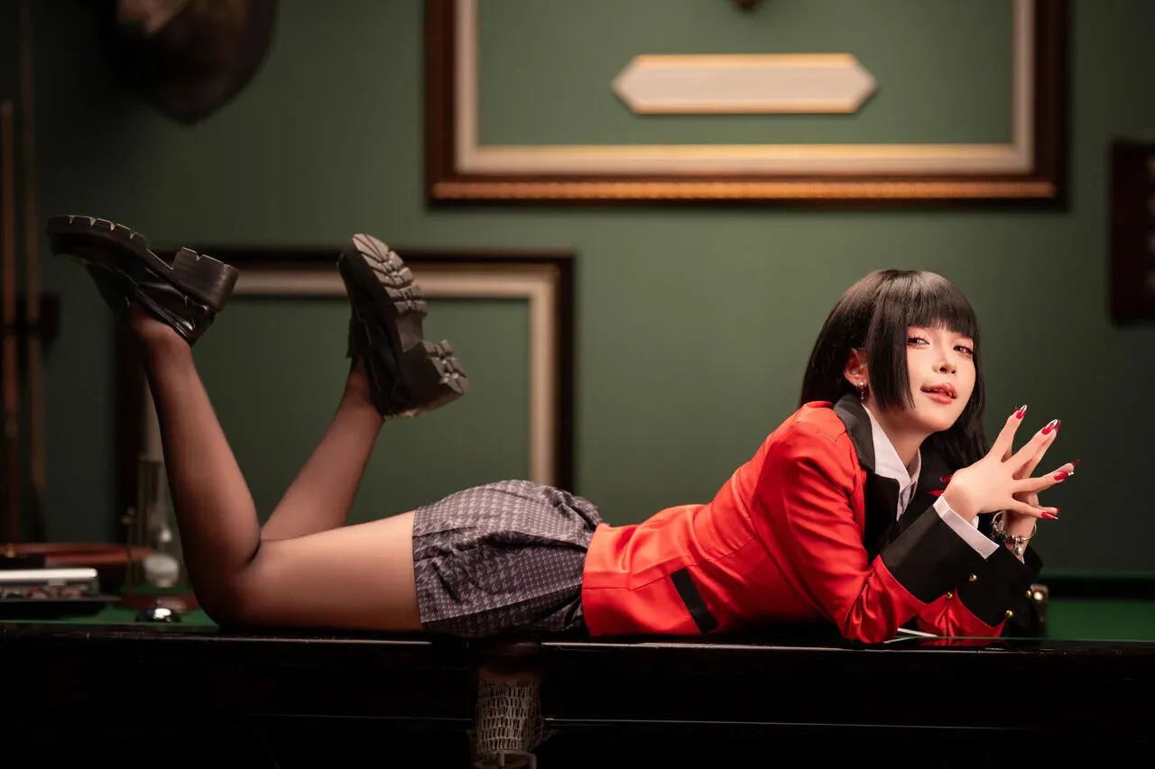 Cosplay Yumeko Jabami Siêu Thực Của Umeko J – Nữ Hoàng Cờ Bạc Kakegurui Tái Xuất