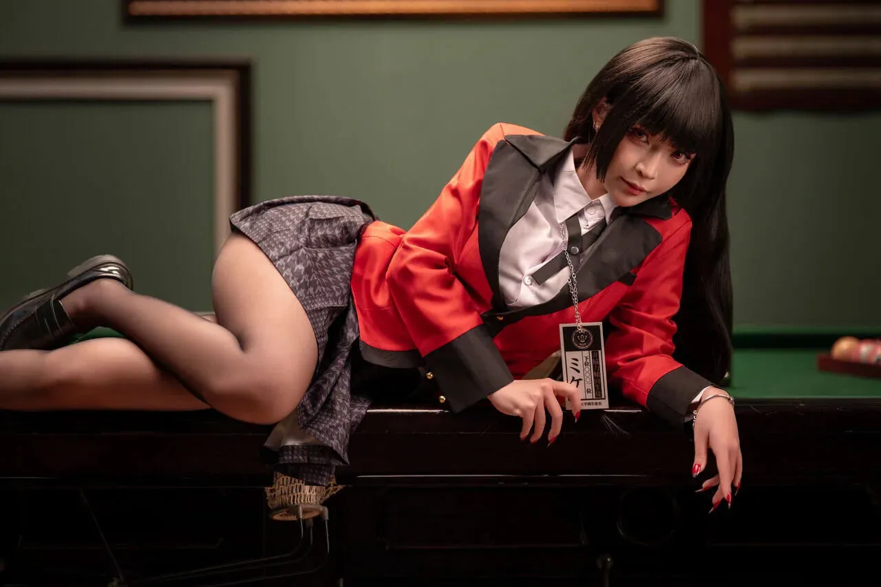 Cosplay Yumeko Jabami Siêu Thực Của Umeko J – Nữ Hoàng Cờ Bạc Kakegurui Tái Xuất